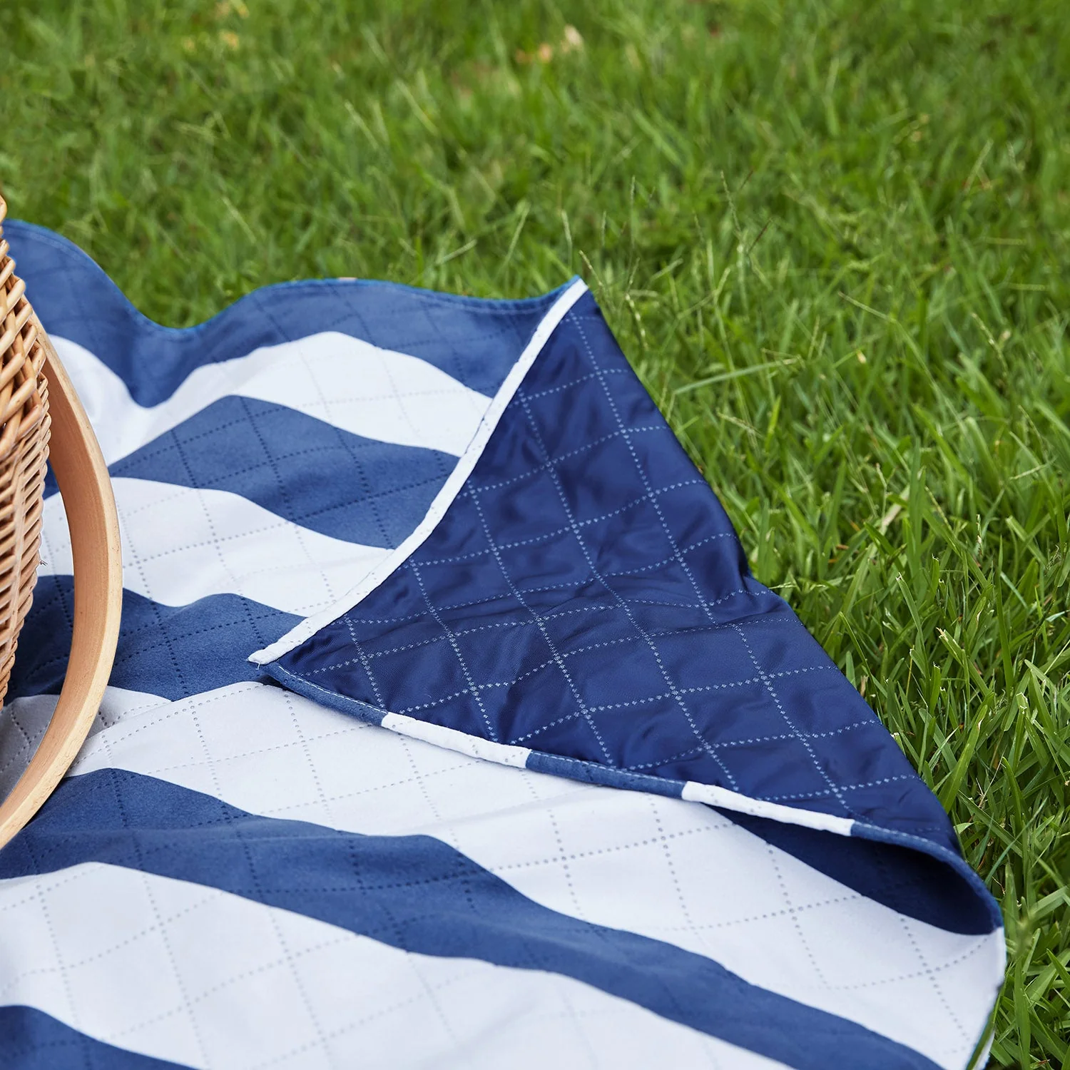 Dock & Bay Picnic Blanket - Whitsunday Blue - Image 11