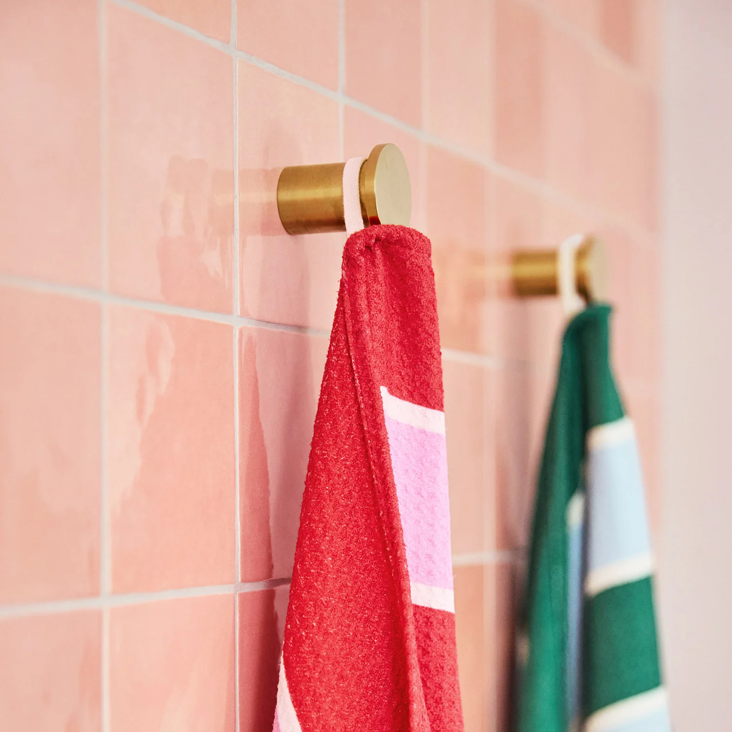 Dock & Bay Quick Dry Bath Towel - Cherry Bomb - Image 4