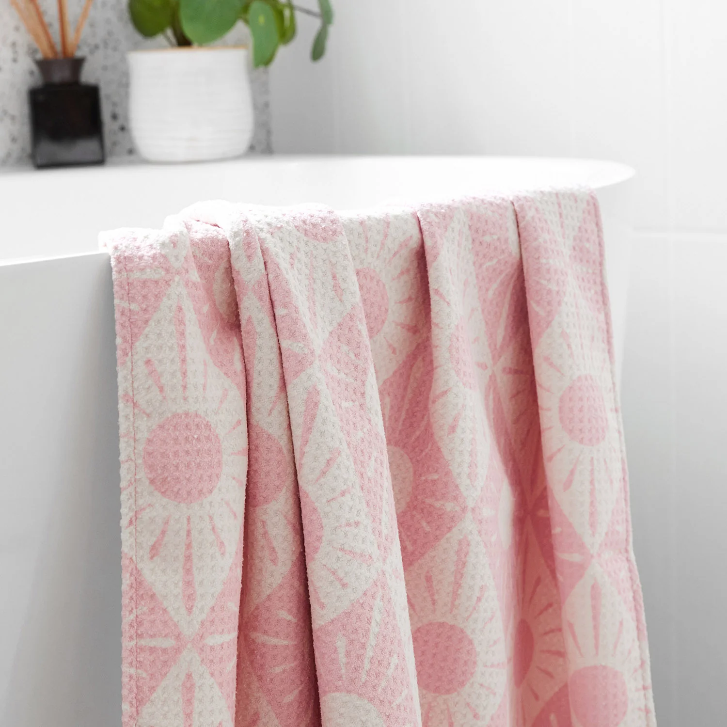 Dock & Bay Quick Dry Bath Towel - Diamond Pink - Image 5